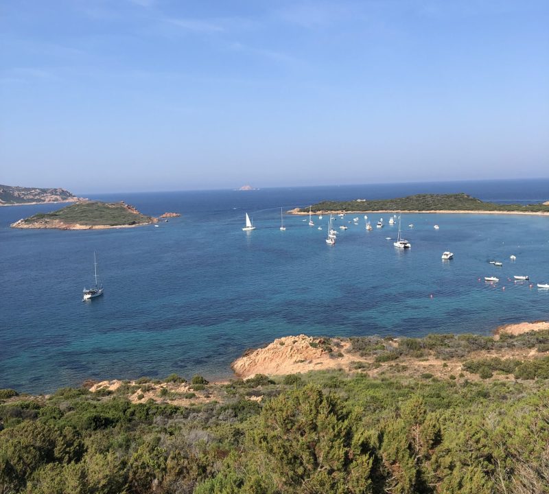 Havet från en utsiktsplats på Sardinien