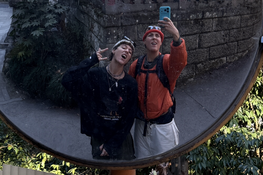 Bild: selfie på Jules och mig i en spegel. Foto: Malin Andrée